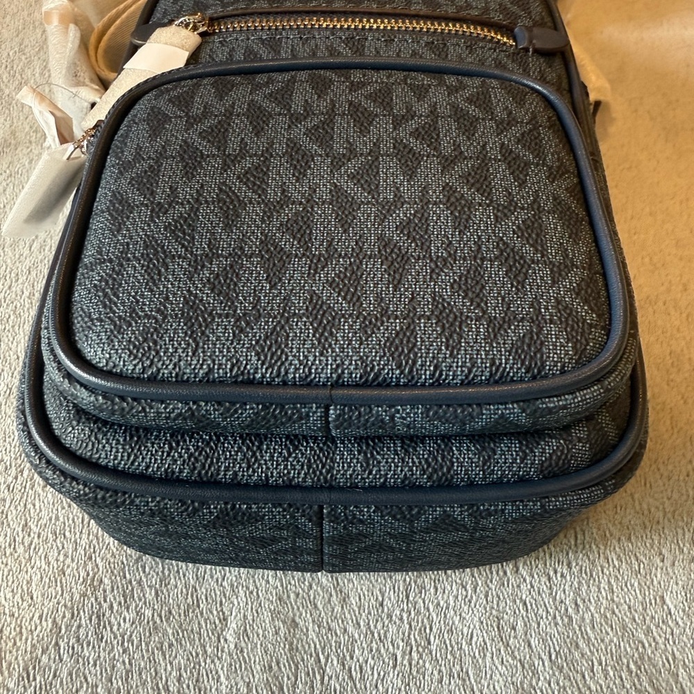 Michael Kors blue Messenger Bag with silver-Tone Hardware - Picture 4 of 7